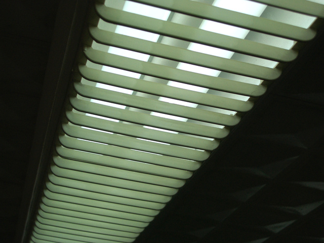 detail staré zářivky